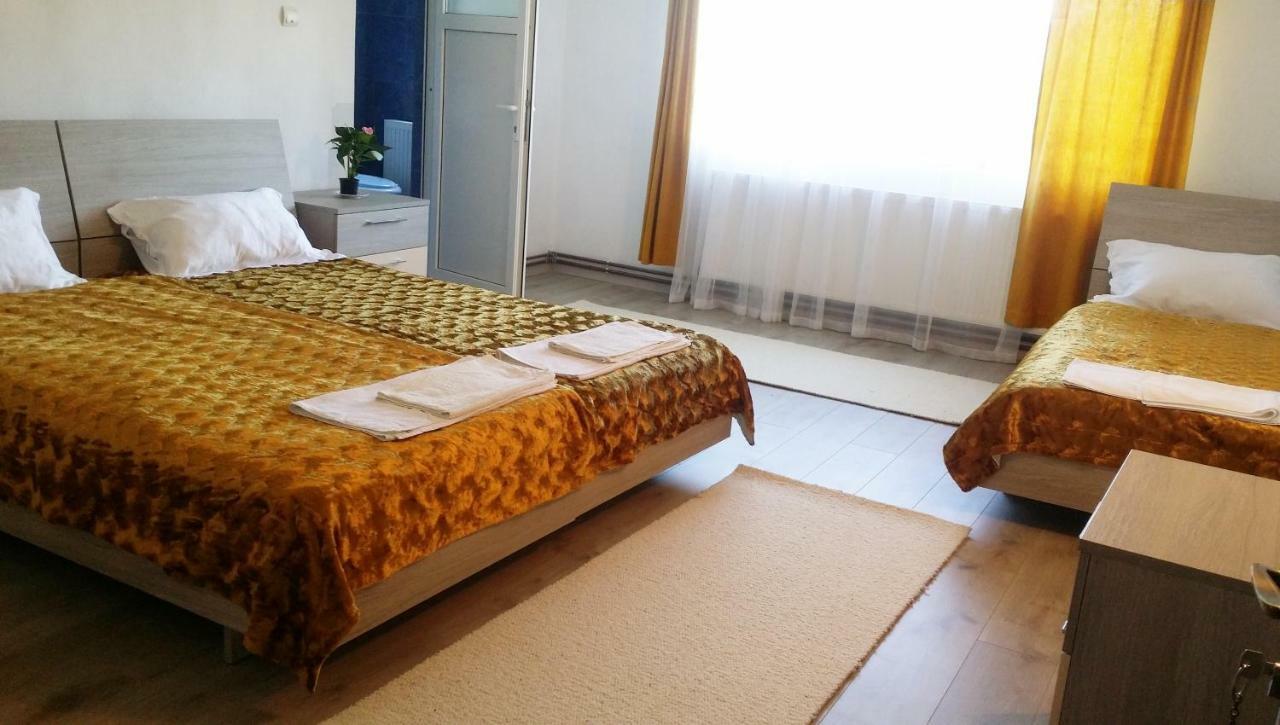 Casa Kotys Apartamento Albestii Paminteni Exterior foto